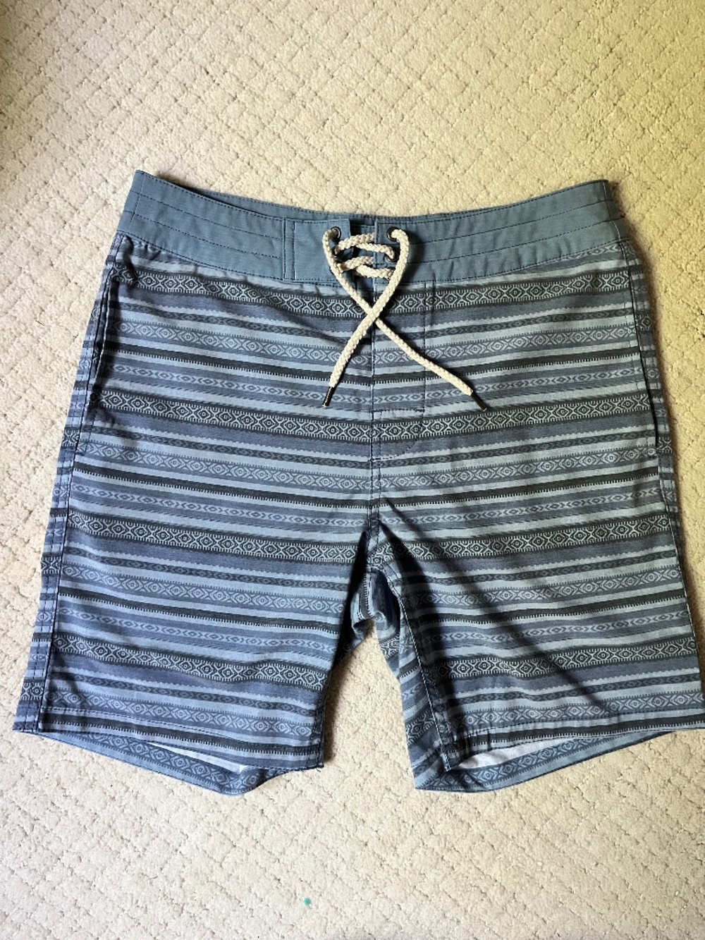Faherty Men’s Size 28 Beacon Trunk Board Shorts Blue Aztec Geometric Print